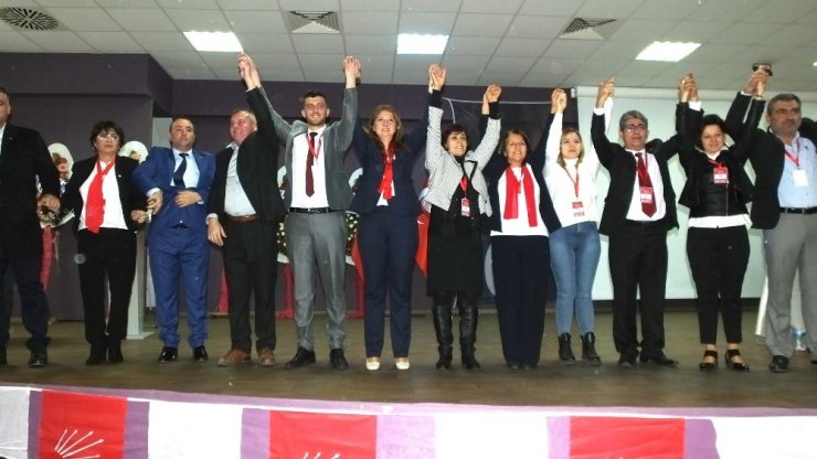 Burhaniye CHP’de yeni başkan Aylin Yıldırım oldu