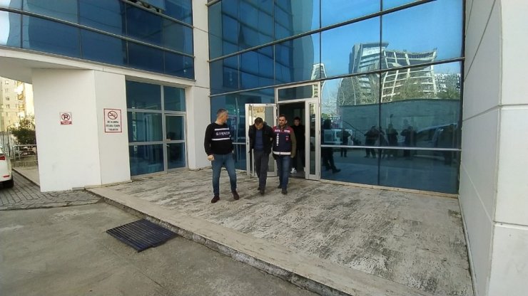 Bursa’da sahte polislere 12 bin lirasını kaptırdı