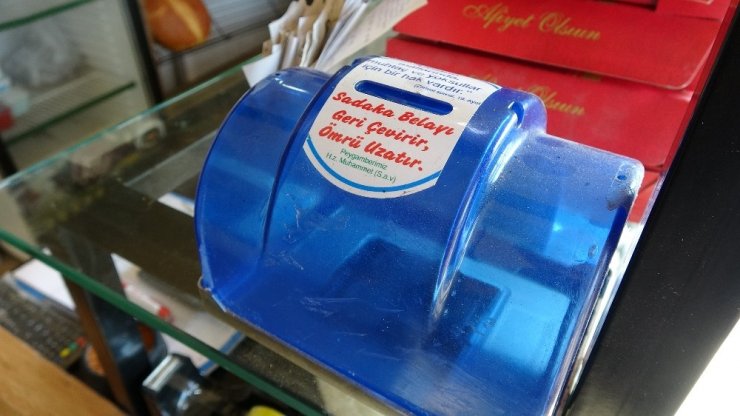 2 gün bedava ekmek istedi, 3. gün sadaka kutusunu böyle çaldı