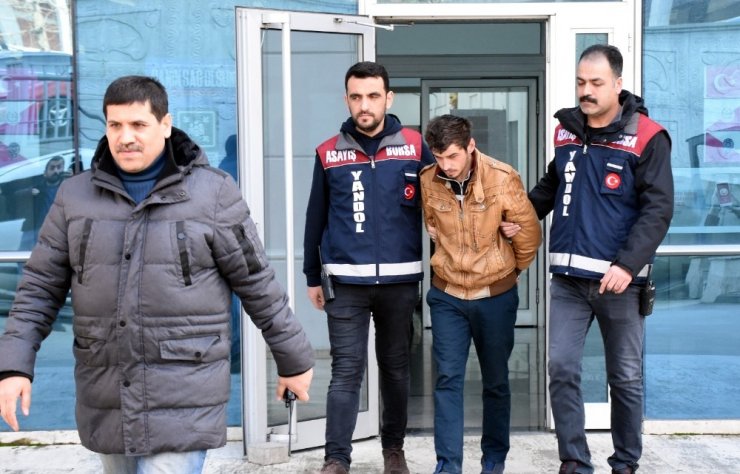 Sadaka kutusunu çaldı, "Param yoktu, açtım, pişmanım" dedi