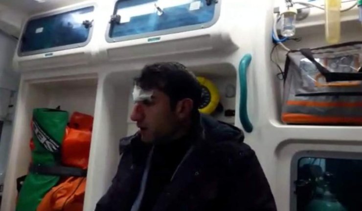 Düşerek yaralanan öğretmen yolun açılmasıyla hastaneye kaldırıldı