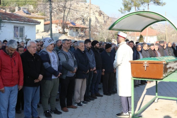 Denizli’de 3 kişiyi öldürüp intihar eden şahıs toprağa verildi