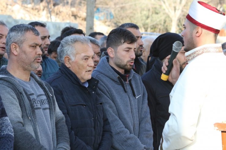 Denizli’de 3 kişiyi öldürüp intihar eden şahıs toprağa verildi