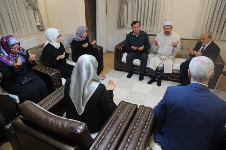 Diyanet İşleri Başkanı Erbaş'tan Ceren Özdemir'in ailesine taziye ziyareti