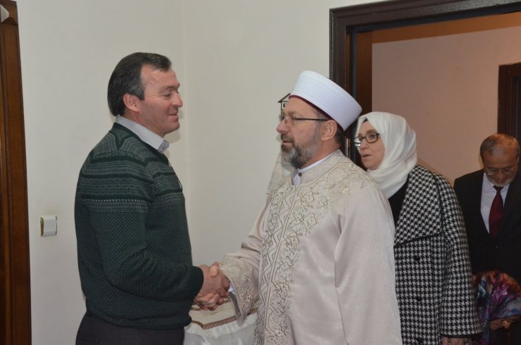 Diyanet İşleri Başkanı Erbaş'tan Ceren Özdemir'in ailesine taziye ziyareti