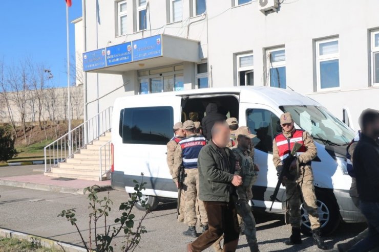 Terör örgütünün talimatları ile hareket ediyorlardı, yakalandılar