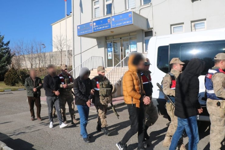 Terör örgütünün talimatları ile hareket ediyorlardı, yakalandılar