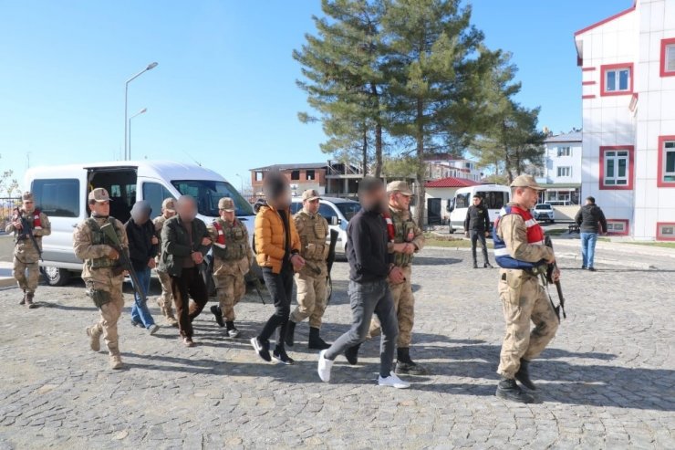Terör örgütünün talimatları ile hareket ediyorlardı, yakalandılar