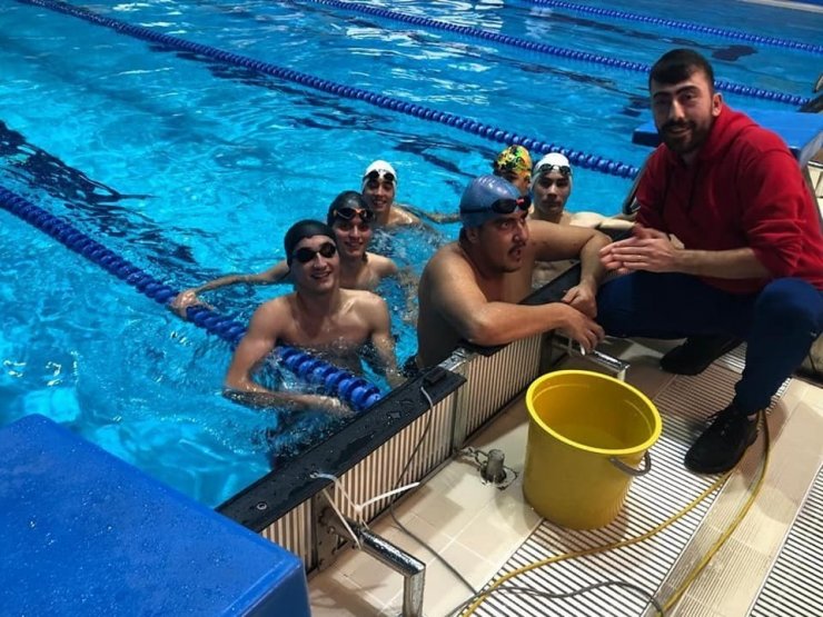 Gençlik ve Spor İl Müdürlüğü özel sporcusu yüzme yarışlarında birinci oldu