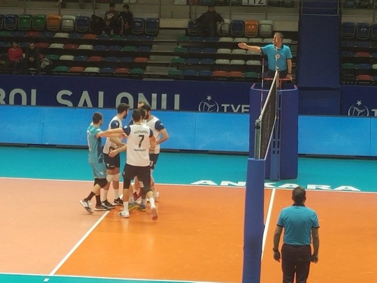 Haliliye ekibi Efeler Ligi yolunda engel tanımıyor