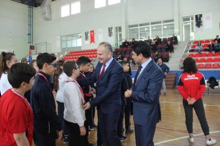 İskenderun’da "Yüzme Bilmeyen Kalmasın" Şampiyonası