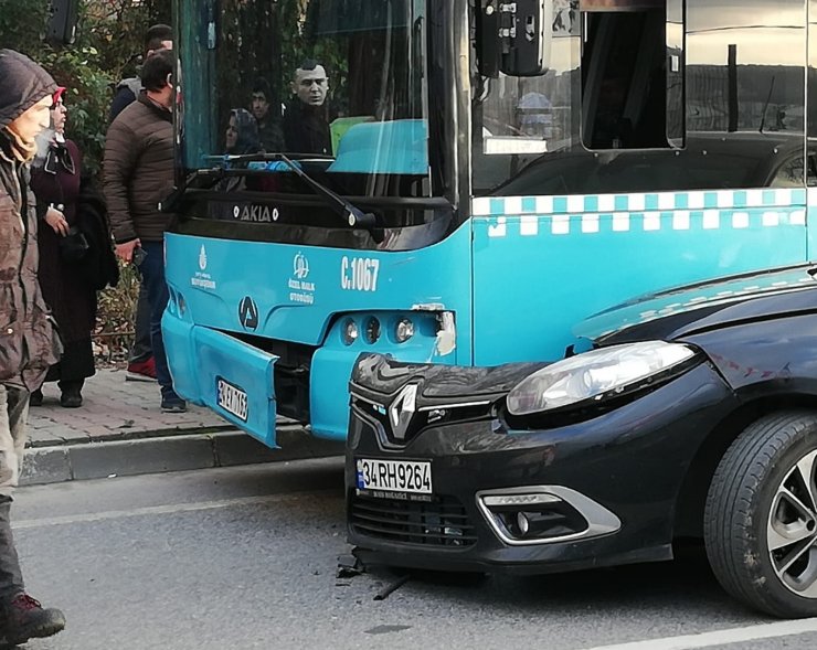 İstanbul'daki trafik kazasında 4 kişi yaralandı