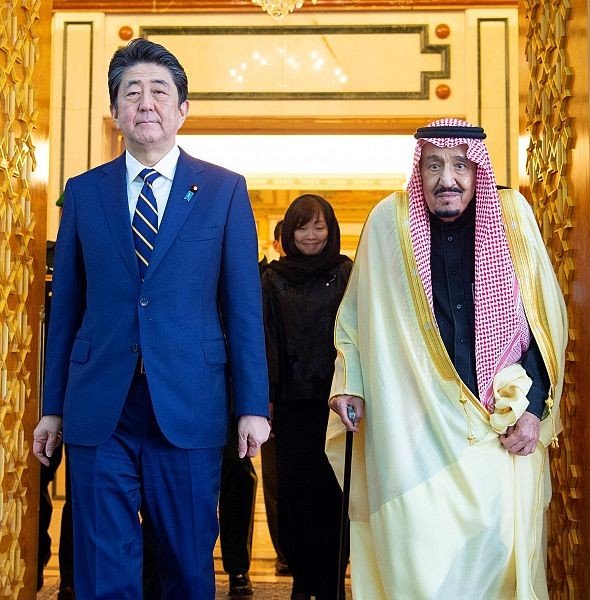 Japonya Başbakanı Abe, Suudi Kralı Selman ile görüştü