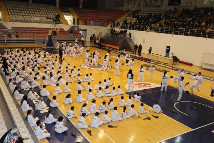 ‘Eyvah! Ringde Babam Var’ etkinliğinde babalar çocuklarıyla ringe çıktı