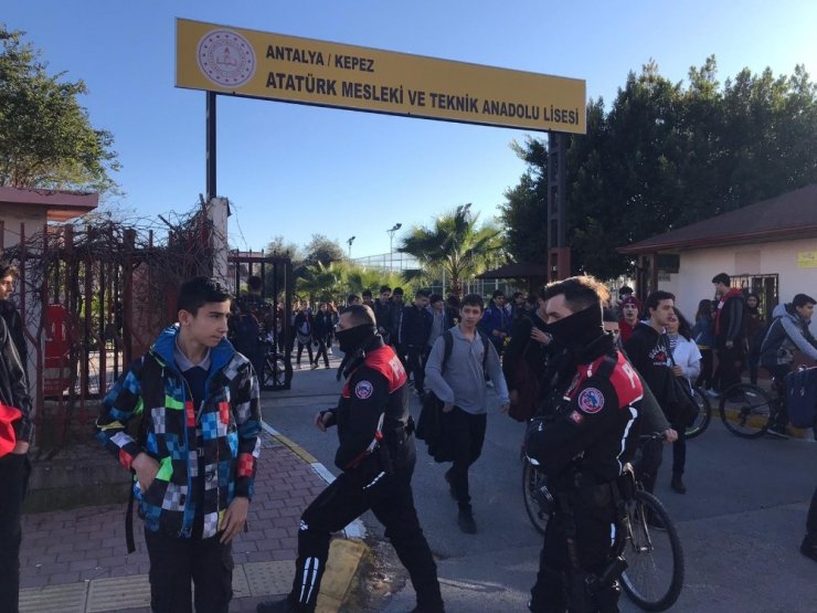 Polis okullar çevresinde kuş uçurtmuyor