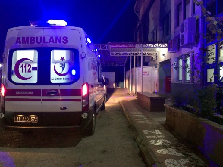 Motosiklet ile kamyonet çarpıştı; 1 yaralı