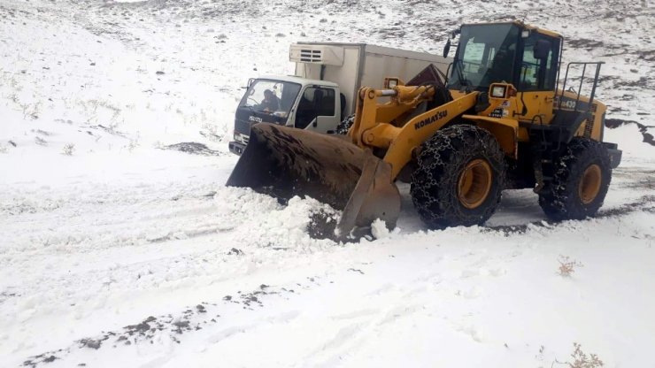Siirt’te kar esareti devam ediyor
