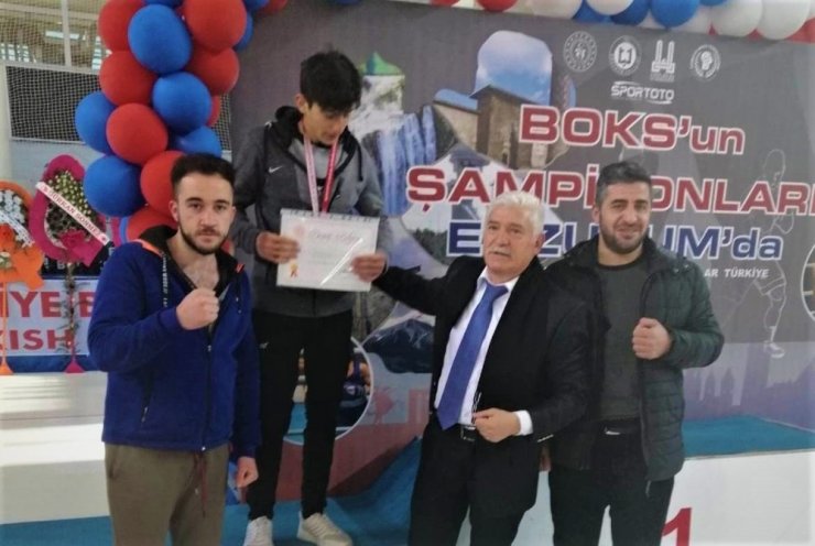 Edremit Boks Takımı Türkiye 3’ncüsü oldu