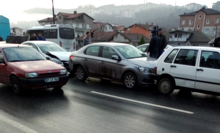 Kdz. Ereğli’de zincirleme kaza: 7 araç birbirine girdi