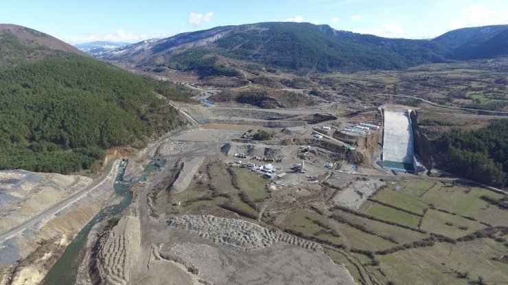 3 şehre hizmet verecek olan barajda çalışmalar devam ediyor