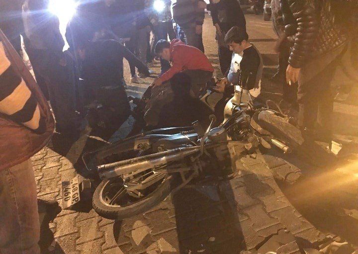 Motosiklet ile otomobil çarpıştı: 1 yaralı