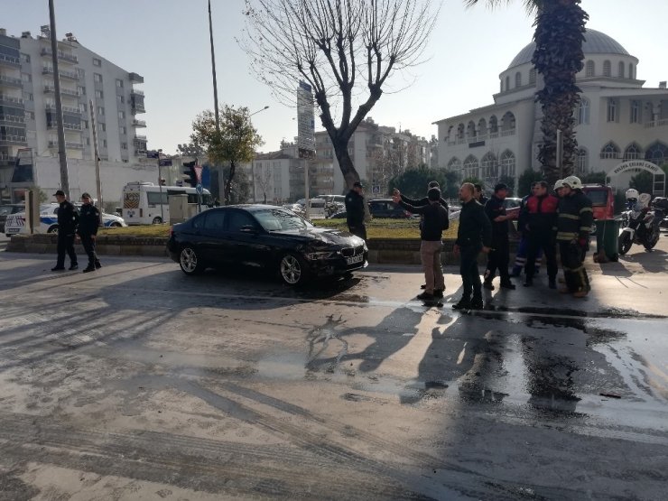 Kazaya karışan araçlardan biri alev aldı: 2 yaralı