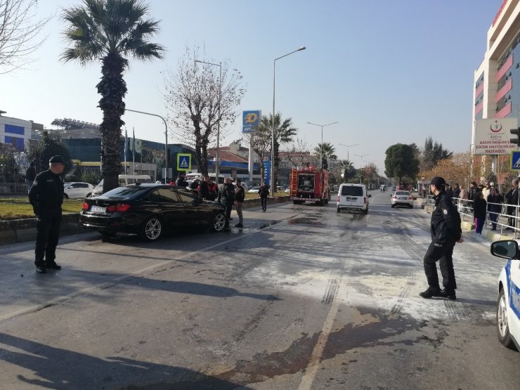 Kazaya karışan araçlardan biri alev aldı: 2 yaralı