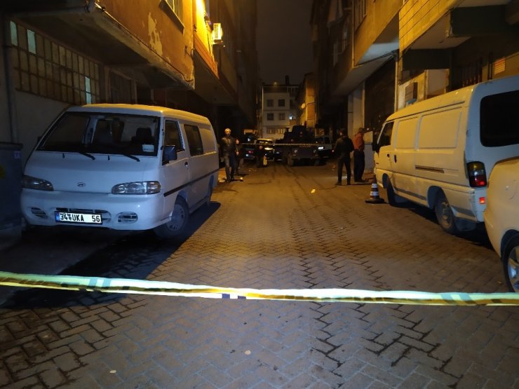 Beyoğlu’nda silahlı saldırı: İş yerine kurşun yağdırıp kaçtılar
