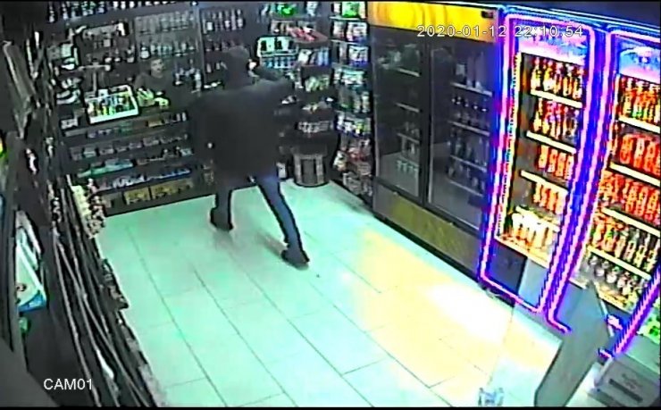 Silahlı soyguncu yüz tarama sistemi ile 24 saat geçmeden yakalandı
