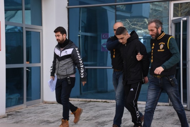 Silahlı soyguncu yüz tarama sistemi ile 24 saat geçmeden yakalandı