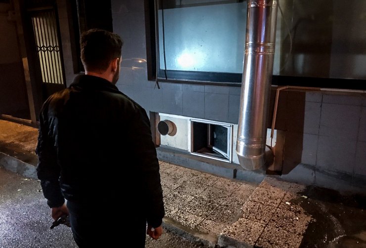 Bursa'da pastaneden hırsızlık girişimi güvenlik kameralarına yansıdı