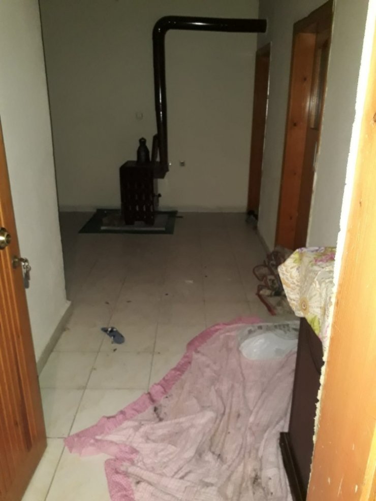 Yangında mahsur kalan anne ve çocuklarını itfaiye kurtardı