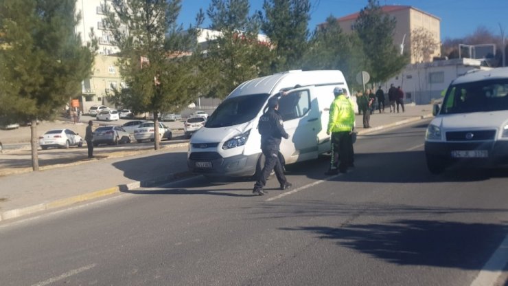 Diyarbakır’da feci kaza, araçtan fırlayan vatandaş ağır yaralandı