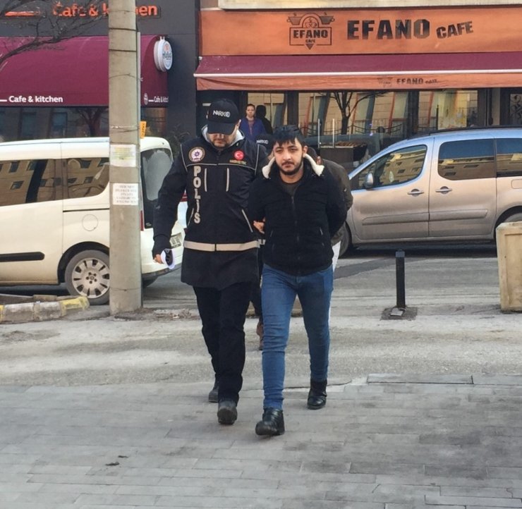 Kulaklık poşetinde uyuşturucu madde ele geçirildi