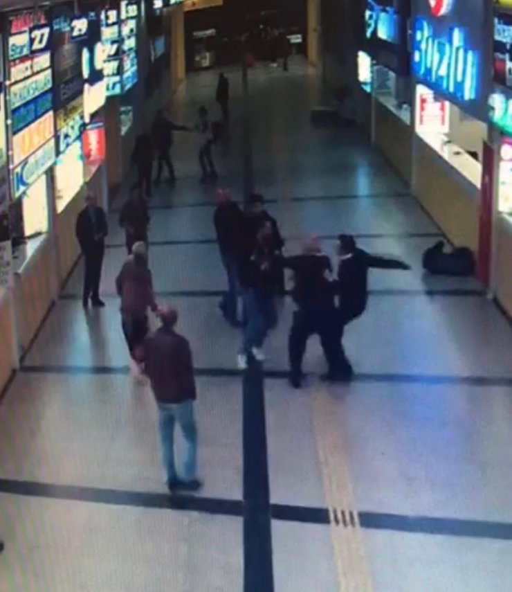 Cinayet anı güvenlik kamerasında