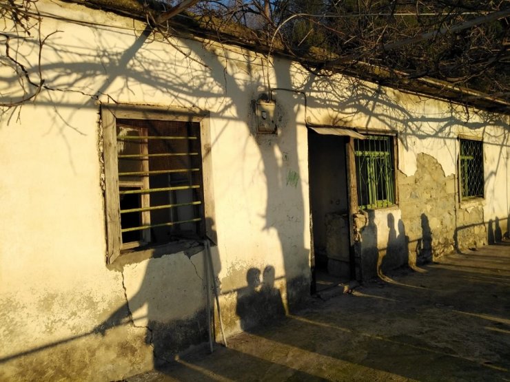 Elektrikli battaniyeye kaçırdığı idrar hayatına mal oldu