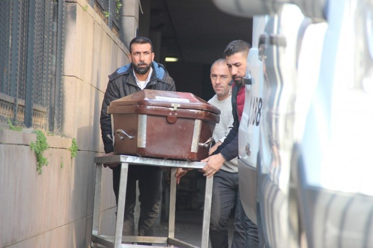 Çeşme’deki faciada ölenlerin cenazeleri teslim edilmeye başlandı