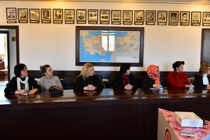 Isparta’daki kadın kooperatifleri valilik önderliğinde buluştu