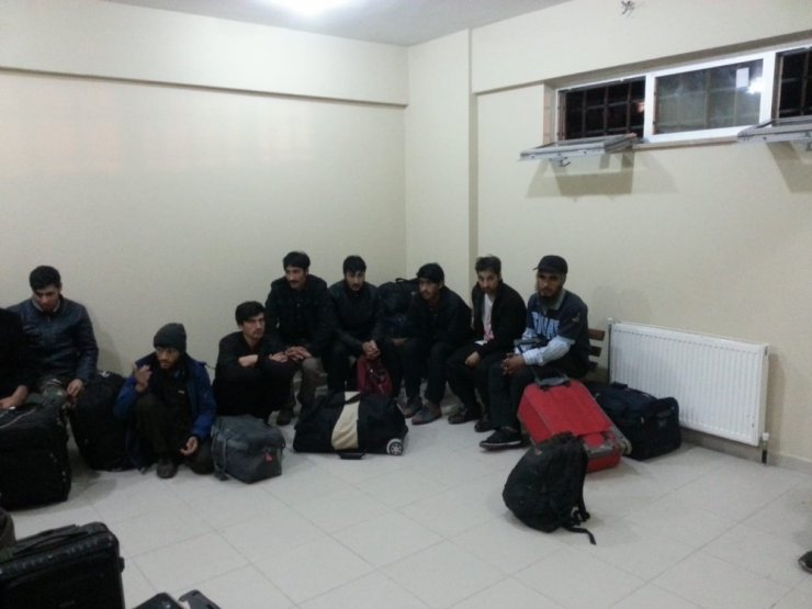 Hurdacılara yapılan baskında 21 düzensiz göçmen yakalandı