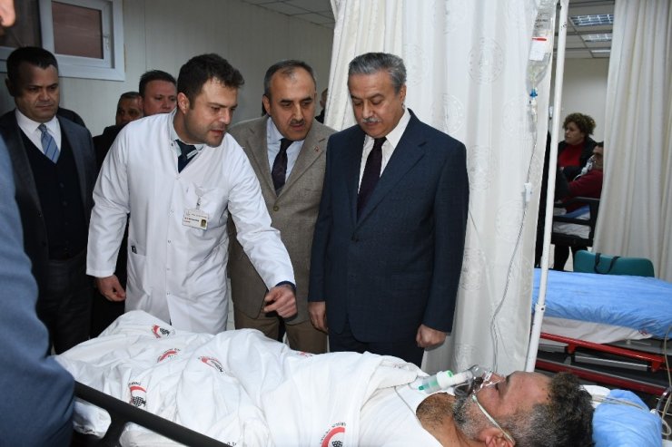 Vali yaralıları ziyaret etti