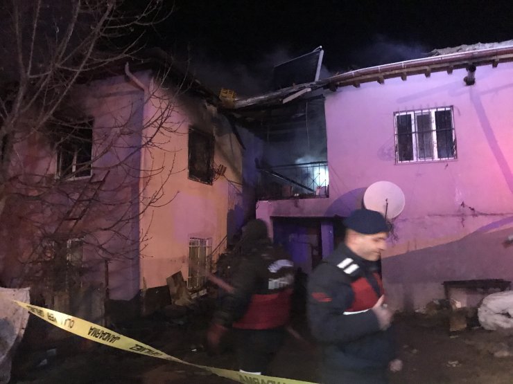 Niğde'de iki katlı evde çıkan yangında 4 kişi öldü, 3 kişi yaralandı