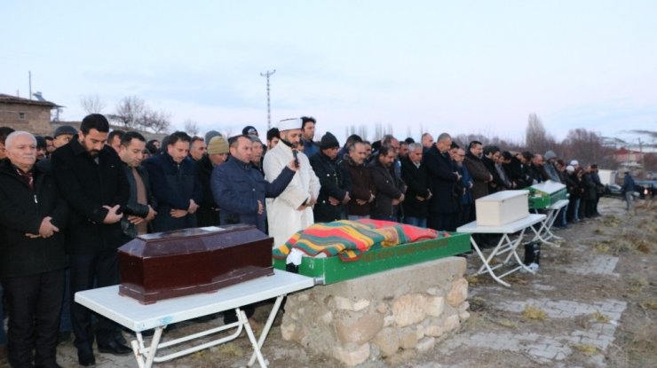 Niğde’de yangında ölen 4 kişi toprağa verildi