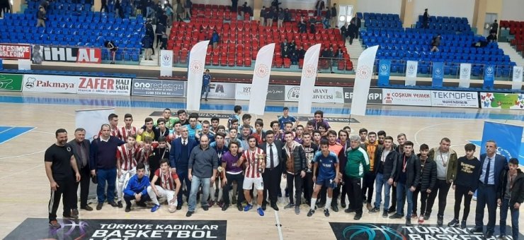 Gençler futsal müsabakaları tamamlandı