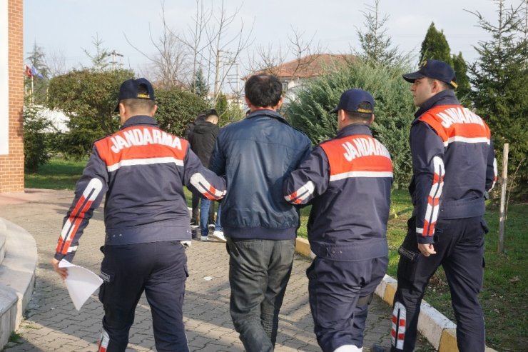Sakarya’da cinayet suçundan aranan firari, yol kontrolünde yakalandı
