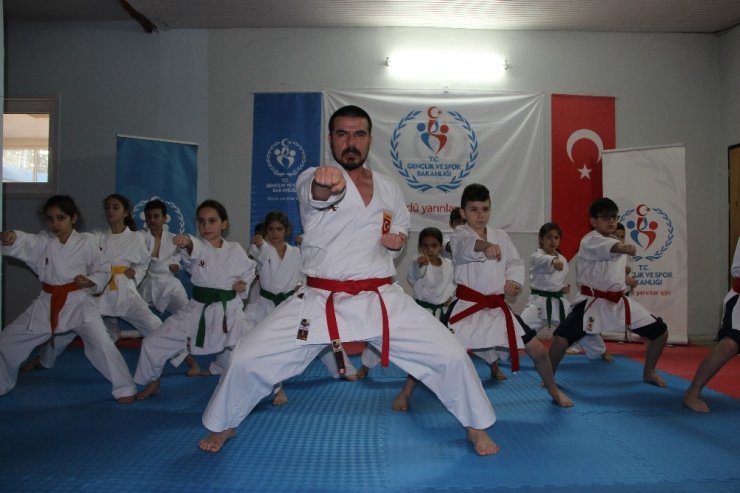 İşitme engelli milli karateci Sabri Kıroğlu, Dünya Şampiyonası’na hazırlanıyor