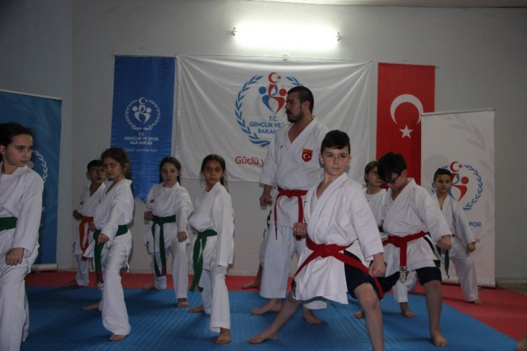 İşitme engelli milli karateci Sabri Kıroğlu, Dünya Şampiyonası’na hazırlanıyor