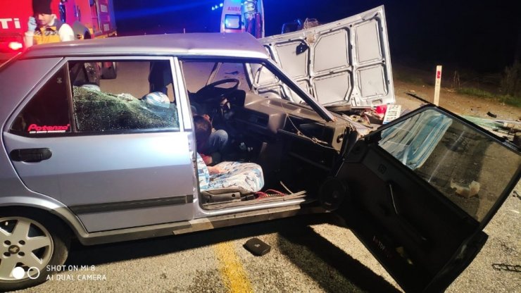 Köşk’te iki araç kafa kafaya çarpıştı: 1 ölü, 2 yaralı