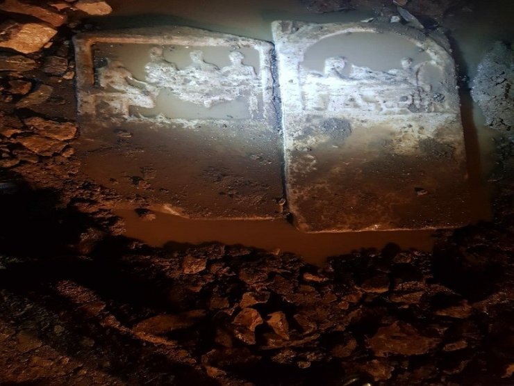 Yağmur yağdı, mezarlar açığa çıktı