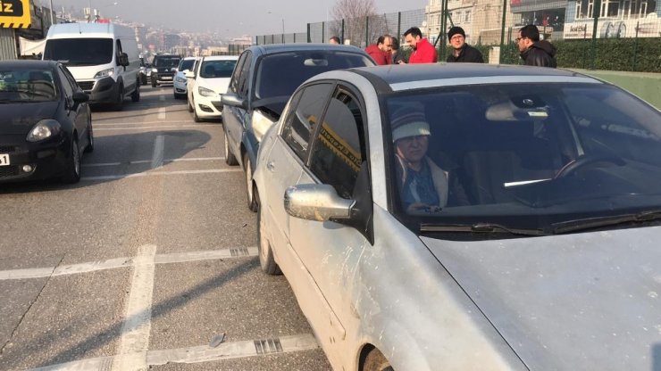 Bursa’da trafiği kilitleyen kaza
