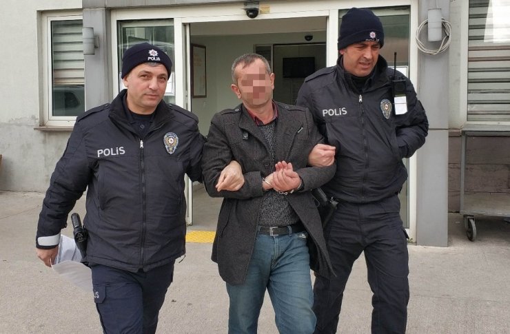 Kadın arkadaşını silahla vurup polise teslim oldu